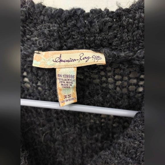 American Rag Gray Short Sleeve Button Up Sweater w Pockets. Size XSmall - Picture 4 of 5